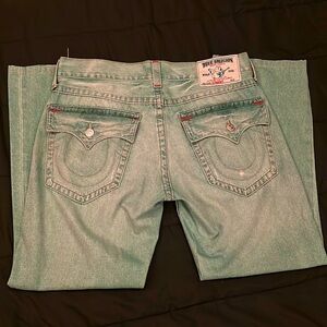 True Religion, Light blue wash with white outlines in back pockets, Size 34